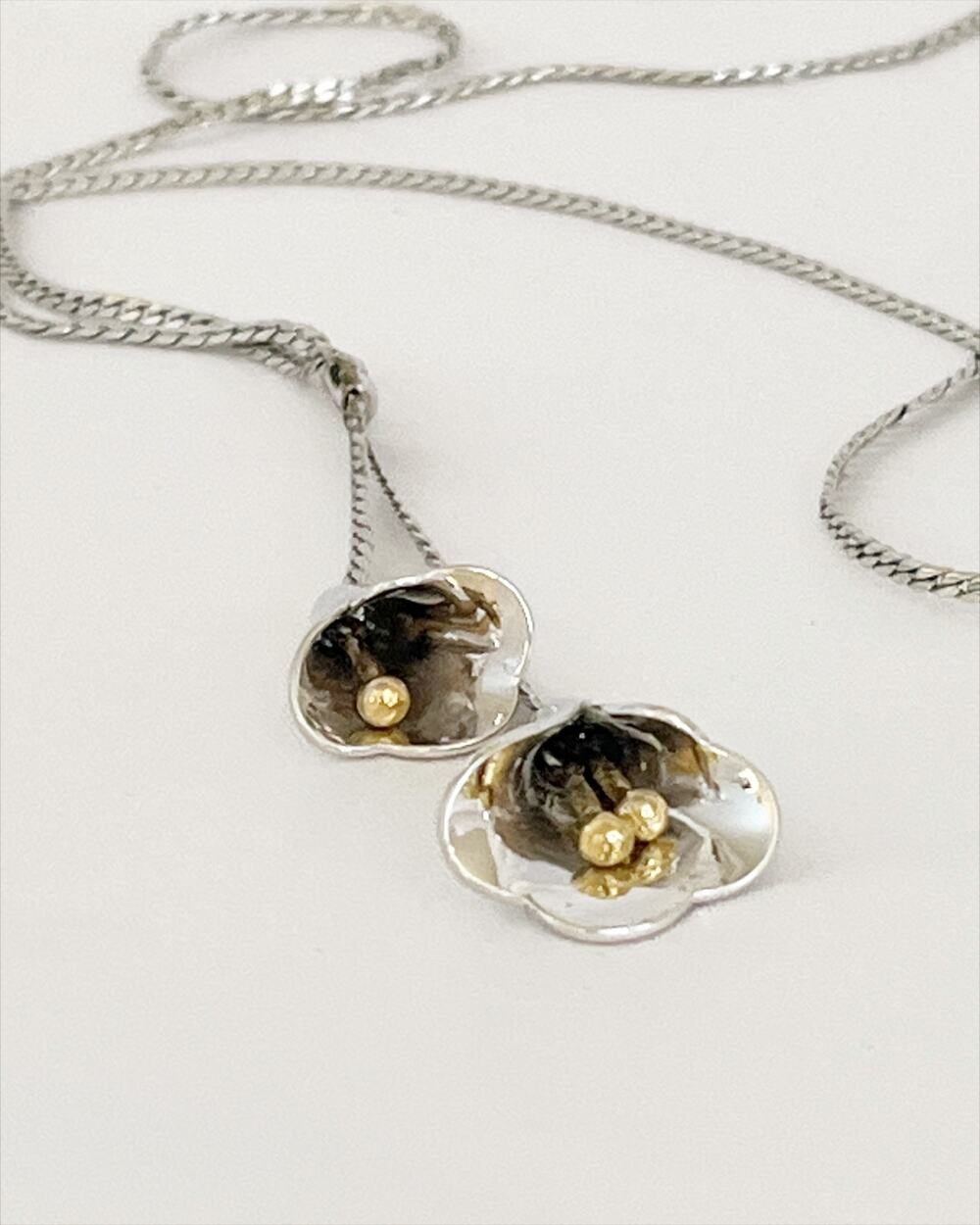 AVON Calla Lilly Silver Tone Lariat Style Womens Fashion Necklace Vintage